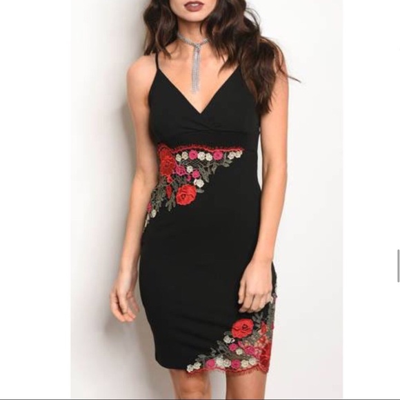 Dresses & Skirts - NWT Black V-Neck Floral Detail Bodycon Dress - Size Small